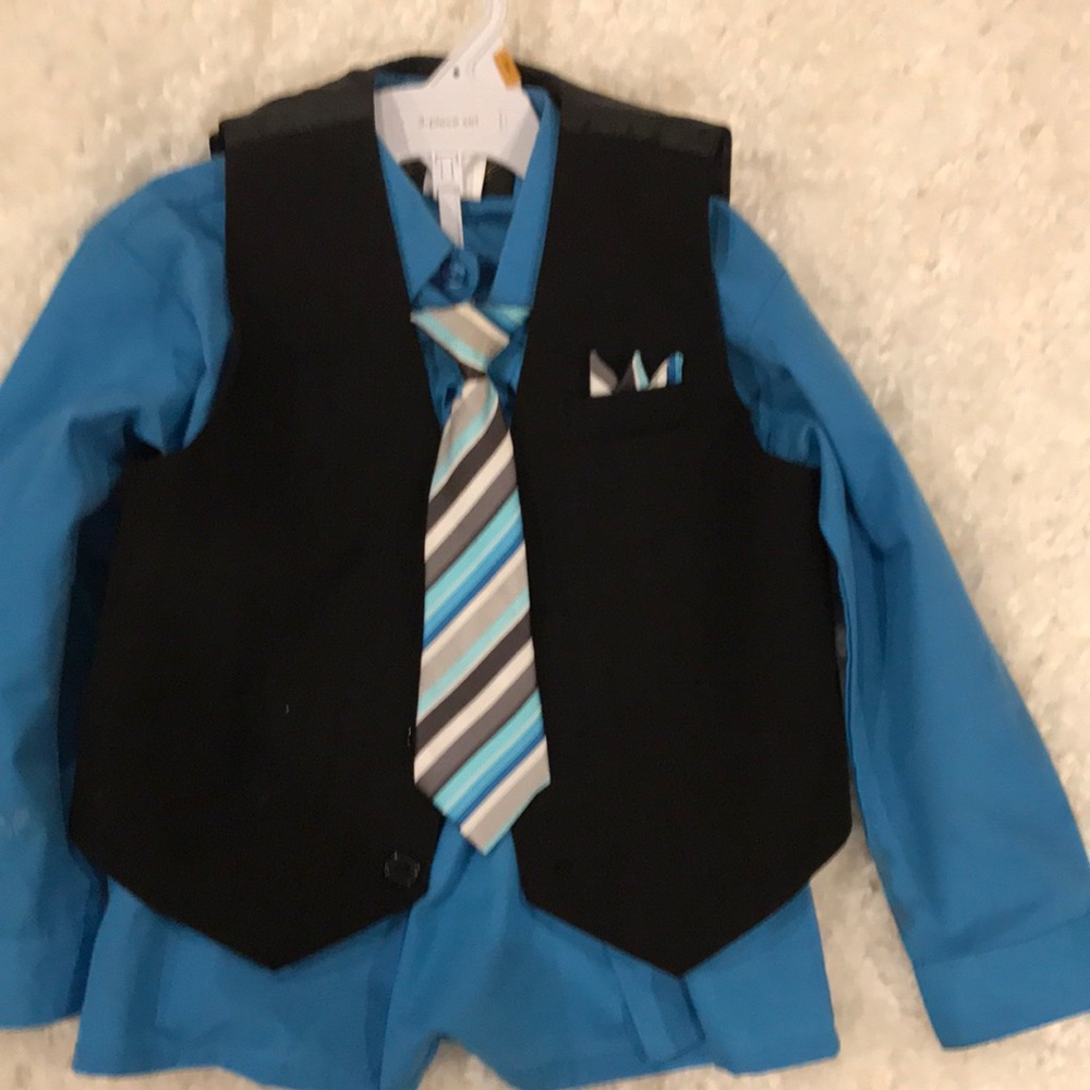 Clip tie and black vest